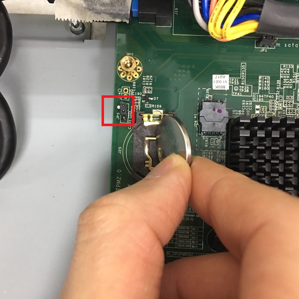 proimages/FAQ/How_to_remove_back_cover_and_clear_CMOS-WMP-22H/How_to_remove_back_cover_and_clear_CMOS_-_WMP-22H(clear_CMOS.jpg