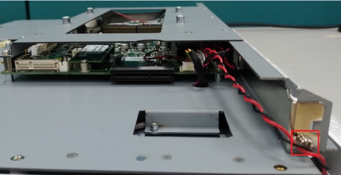 proimages/FAQ/How_to_remove_rear_cover_and_install_PCI-E_card-WMP-22G/How_to_remove_rear_cover_and_install_PCI-E_card_For_WMP-22G(remove_pcie_bracket).jpg